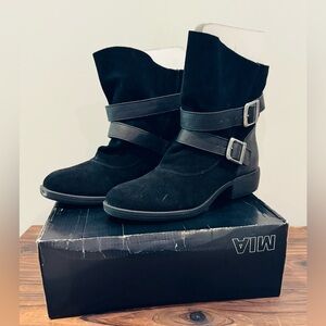 MIA size 8.5 black suede ankle boot with buckle strap; flat boot